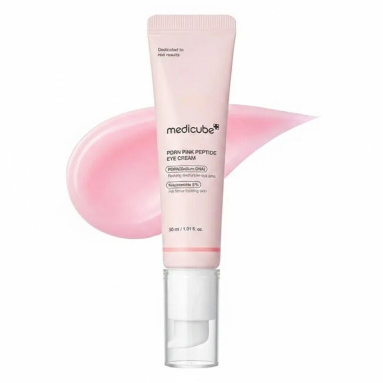 medicube-pdrn-pink-peptide-eye-cream-dark-circles كريم العين ميديكيوب PDRN بينك ببتيد الأصلي يظهر قوام الكريم الوردي الفاخر لترميم وشد منطقة العين المتوفر على Yes Style